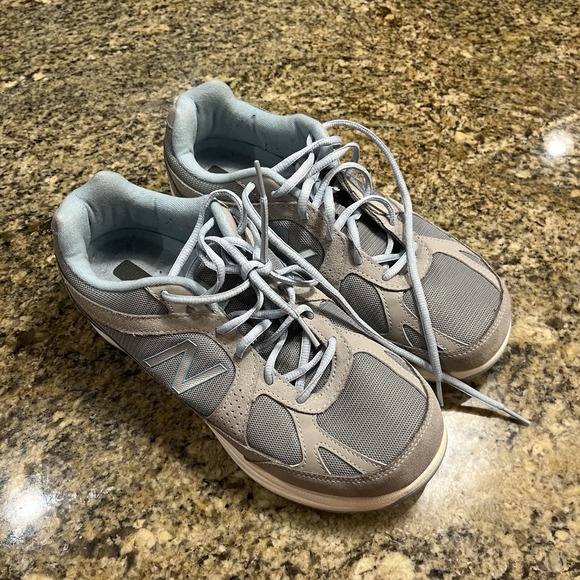 New Balance Shoes - Size 9.5 - New Balance 877 Silver - WW877SB